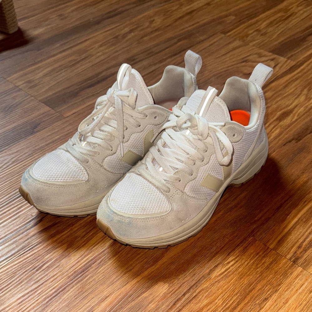 White Veja Venturi Sneakers
